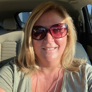 Meet your Posher, Lorna